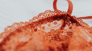 【画像】テレビ局さん、女子アナの一軍下着のスケスケTバックを晒してしまい炎上ｗｗｗ