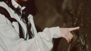 【画像】自分の乳が性器だと理解しているJK