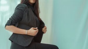 【画像】お尻がムチムチなパンツスーツのOLｗｗｗｗｗ