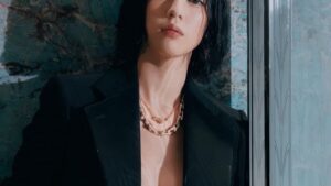 【画像】三吉彩花、乳首丸出し全裸ヌード濡れ場がエロい美巨乳お○ぱい最新水着・下着グラビア写真188枚