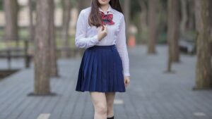 【画像】 想像以上にスカートが短い茨城のJK