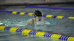 【画像】乳首が立ったら丸わかりの水着ｗｗｗ