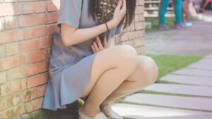 【画像】元人気アイドルの割れ目ラインがわかる激エロ写真ｗｗ