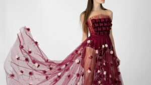 【画像】韓国人アイドル、ほぼ裸のドレスで授賞式に姿を現すｗ