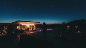 【画像】ナイトプールで脱がしあいｗｗｗ