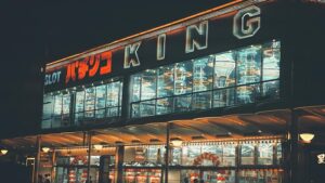 【画像】変態まんさんパチ屋で突然シコリだすｗ