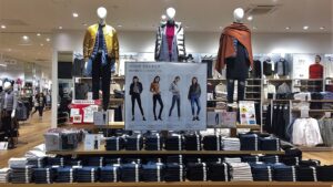 【画像】ユニクロさん、エロサイトと化してしまうｗ