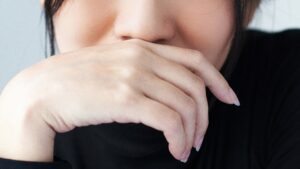 【画像】巨乳女を生で見たおっさん、鼻の下を伸ばしまくってしまうｗ