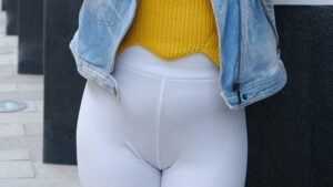 【画像】韓国まんさん、マンの筋をめちゃくちゃ強調させてしまうｗｗｗ