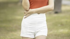 【画像】アイドルさん、まったくサイズが合ってない衣装を着せられ大恥をかくwww