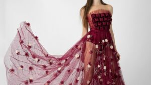 【画像】仲里依紗のドレスが透け透けでパンティ丸見え状態になってて直視無理なんだが