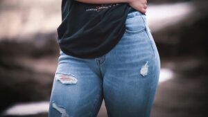 【画像】女学生「おしりが大きすぎて悩んでます」