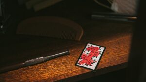 【画像】かるた部JK、胸元ガードゼロでエロすぎｗｗｗ