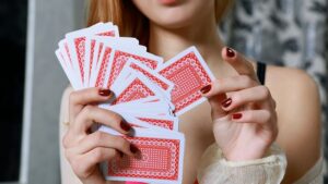 【画像】女がババ抜きで卑劣すぎる罠仕掛けてしまう