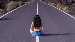 【画像】100％の確率でパンチラが発生する道ｗ