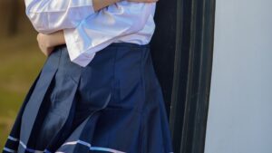 【画像】パンチラしても全く動じない女の子ｗｗｗ