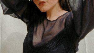 【画像】乳首が見えるのに高額すぎる服ｗｗｗｗｗ