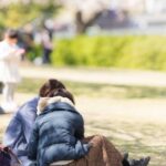 【画像】お花見にスカートで来てる女の子のパンツ祭り