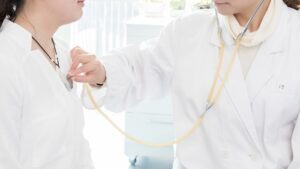 【画像】人間ドック受診後の美人アナウンサー、胸元がちょっぴりエッチｗｗｗ