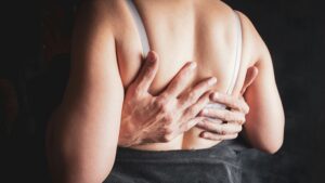 【動画】AV男優、唐突に女の乳を揉んでしまうｗｗｗ