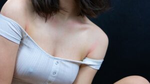 【画像】20才美人アイドルがGカップ乳首解禁www