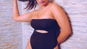 【画像】この爆乳Hカップ美女てデブではないよな？？？？