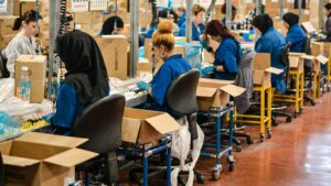 【画像】ラブラドール工場の製造過程が流出www
