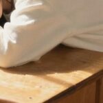 【画像】隣で居眠りしてる女のおっぱいが控えめに言ってデカいｗｗｗ