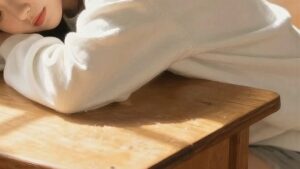 【画像】隣で居眠りしてる女のおっぱいが控えめに言ってデカいｗｗｗ