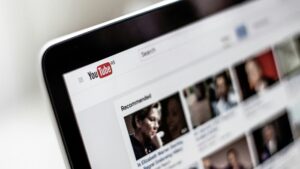 【画像】大物YouTuber、AVと間違われて海外でバズるwww