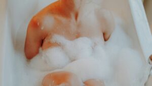 【画像】嫁のおっぱいうｐします巨乳も貧乳もｗｗｗ
