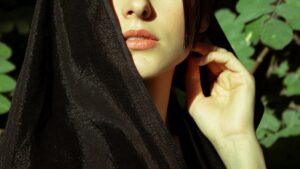 【画像】イラン人のおっぱい丸出し画像いる？