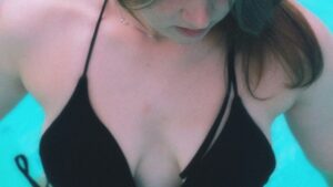 【動画】離れ乳の爆乳グラドル、エロいwww